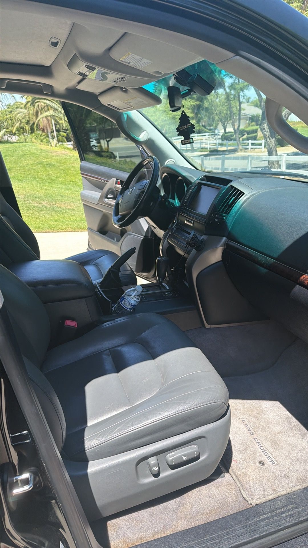 Used 2011 Toyota Land Cruiser w/ Upgrade Pkg AWD/4WD image 8