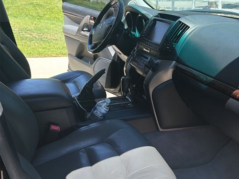 Used 2011 Toyota Land Cruiser w/ Upgrade Pkg AWD/4WD image 8