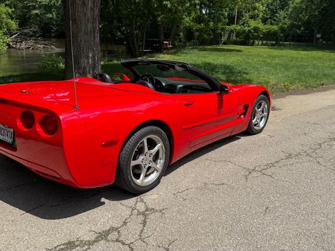 Used 2000 Chevrolet Corvette Convertible w/ Memory Pkg RWD image 6