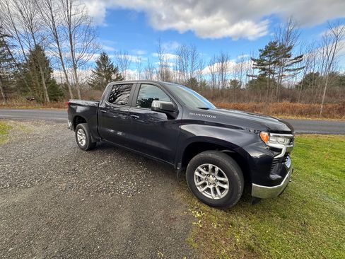 Used 2023 Chevrolet Silverado 1500 LT image 2