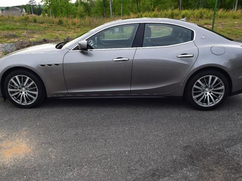 Used 2014 Maserati Ghibli RWD image 2