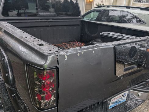 Used 2004 Nissan Titan LE w/ (NAV) Nissan Navigation Pkg image 5