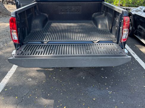 Used 2020 Nissan Frontier SV w/ SV Utility Package image 6