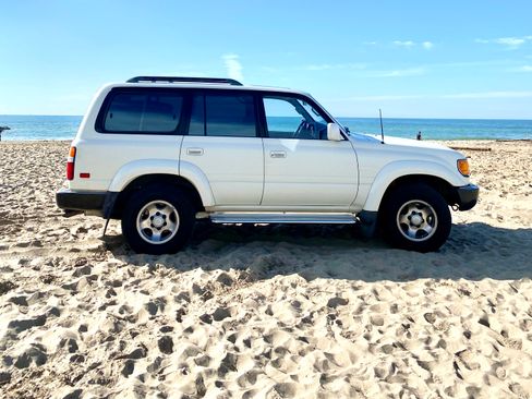 Used 1993 Toyota Land Cruiser image 1