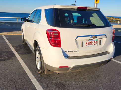 Used 2017 Chevrolet Equinox LS image 2