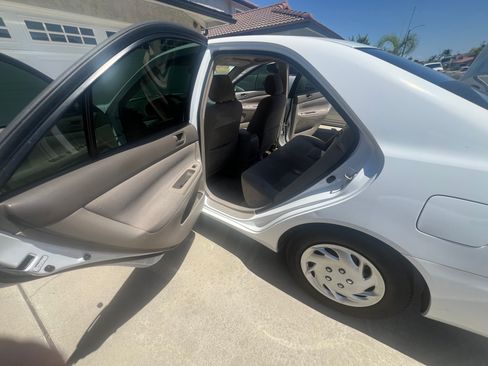 Used 2002 Toyota Camry LE w/ Pkg 1 FWD image 12
