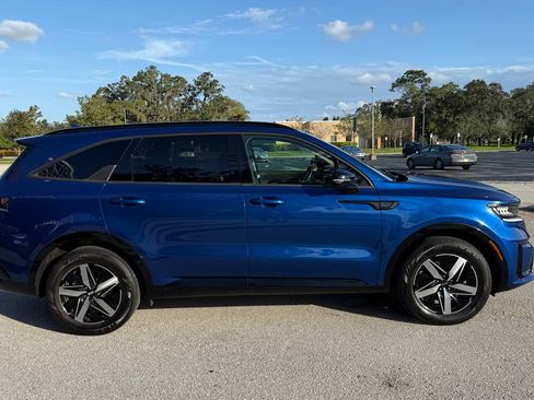 Used 2021 Kia Sorento S image 16
