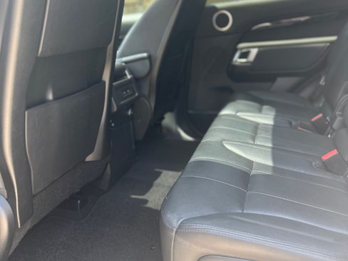 Used 2020 Land Rover Discovery SE image 10