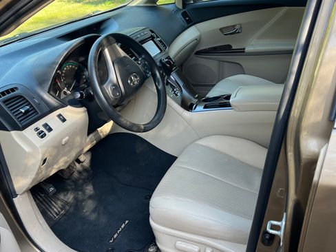 Used 2013 Toyota Venza LE image 9