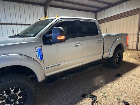Used 2019 Ford F250 Lariat w/ Lariat Ultimate Package AWD/4WD image 4