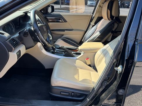 Used 2017 Honda Accord EX-L image 11