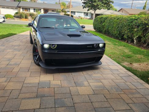 Used 2018 Dodge Challenger SRT Hellcat image 4