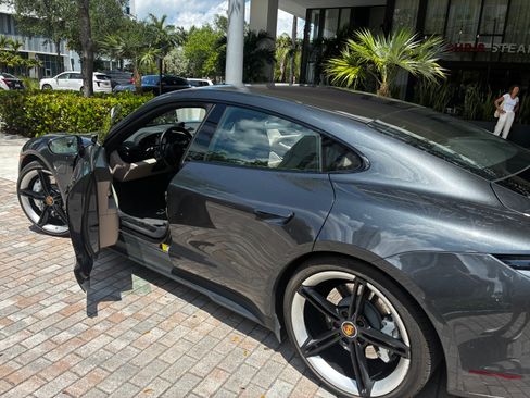 Used 2021 Porsche Taycan 4S AWD/4WD image 8
