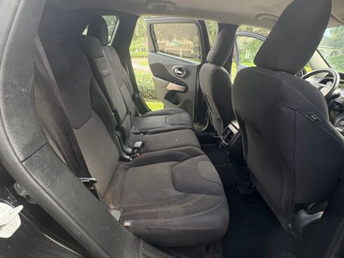 Used 2017 Jeep Cherokee Latitude image 13