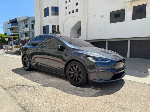 Used 2023 Tesla Model X Plaid image 8
