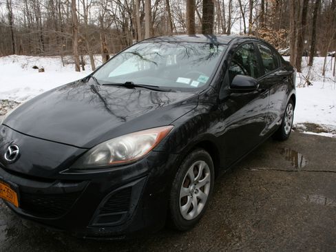 Used 2011 MAZDA MAZDA3 i Sport image 2