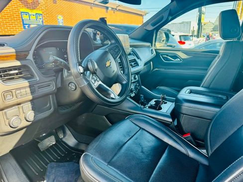 Used 2023 Chevrolet Suburban Premier image 13