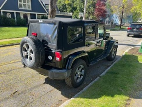 Used 2016 Jeep Wrangler Unlimited Sahara w/ Dual Top Group AWD/4WD image 10