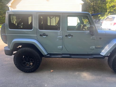 Used 2014 Jeep Wrangler Unlimited Sahara w/ Dual Top Group image 9