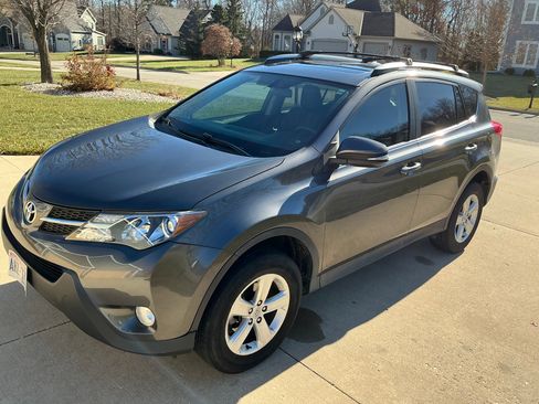 Used 2013 Toyota RAV4 XLE image 17