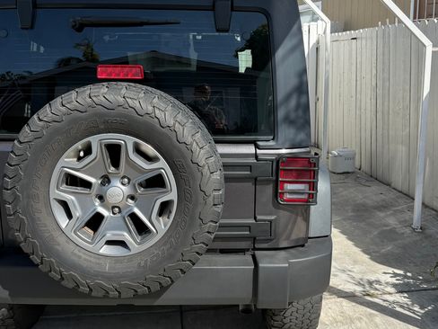 Used 2014 Jeep Wrangler Unlimited Sport w/ Connectivity Group AWD/4WD image 5