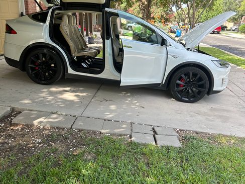 Used 2016 Tesla Model X Performance image 8