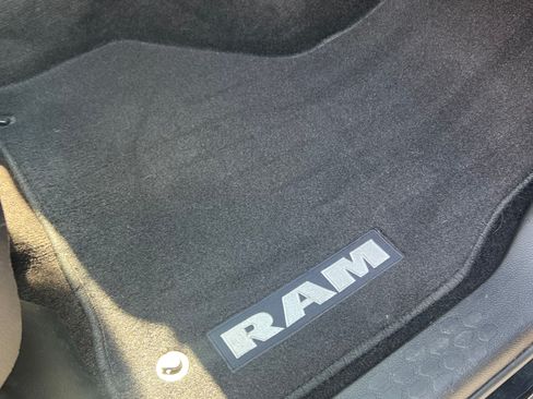 Used 2015 RAM 2500 Laramie w/ Black Appearance Group AWD/4WD image 15
