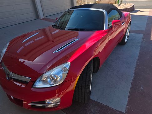 Used 2008 Saturn Sky w/ Premium Trim Package RWD image 2