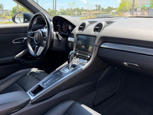 Used 2022 Porsche 718 Cayman w/ Premium Package RWD image 16