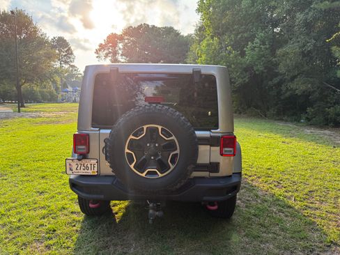 Used 2017 Jeep Wrangler Unlimited Rubicon AWD/4WD image 14