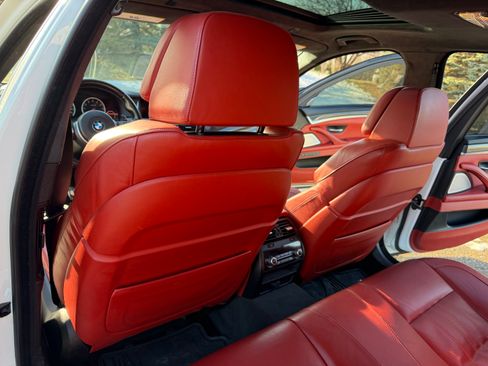 Used 2015 BMW M5 image 13