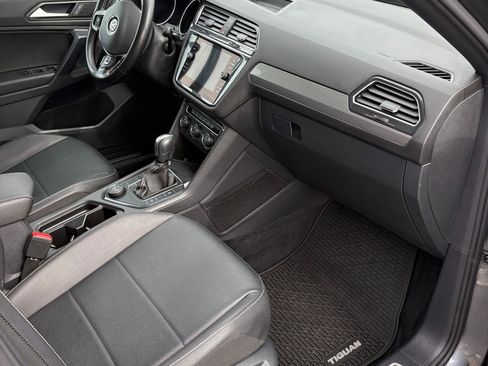 Used 2021 Volkswagen Tiguan SE R-Line image 10