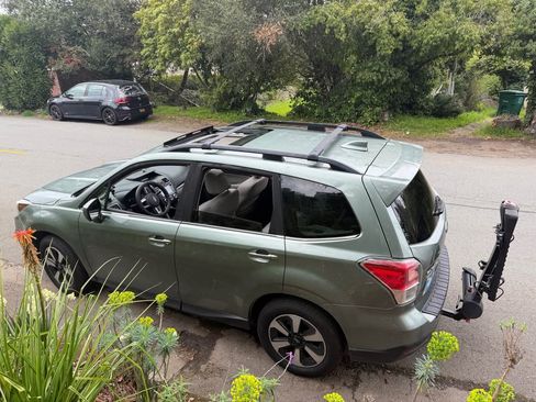 Used 2017 Subaru Forester 2.5i Limited w/ Popular Package #2 image 2