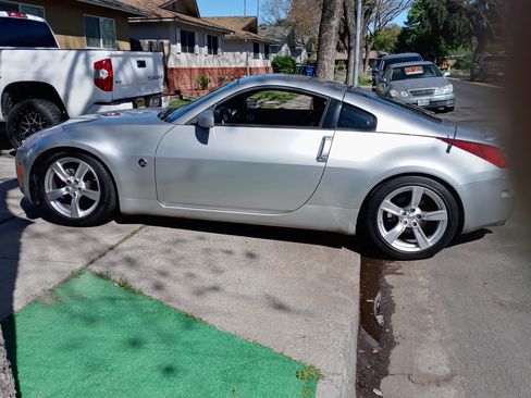 Used 2003 Nissan 350Z Touring image 2