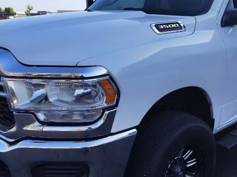 Used 2019 RAM 3500 Tradesman image 16