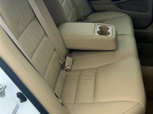 Used 2011 Honda Accord EX-L image 10