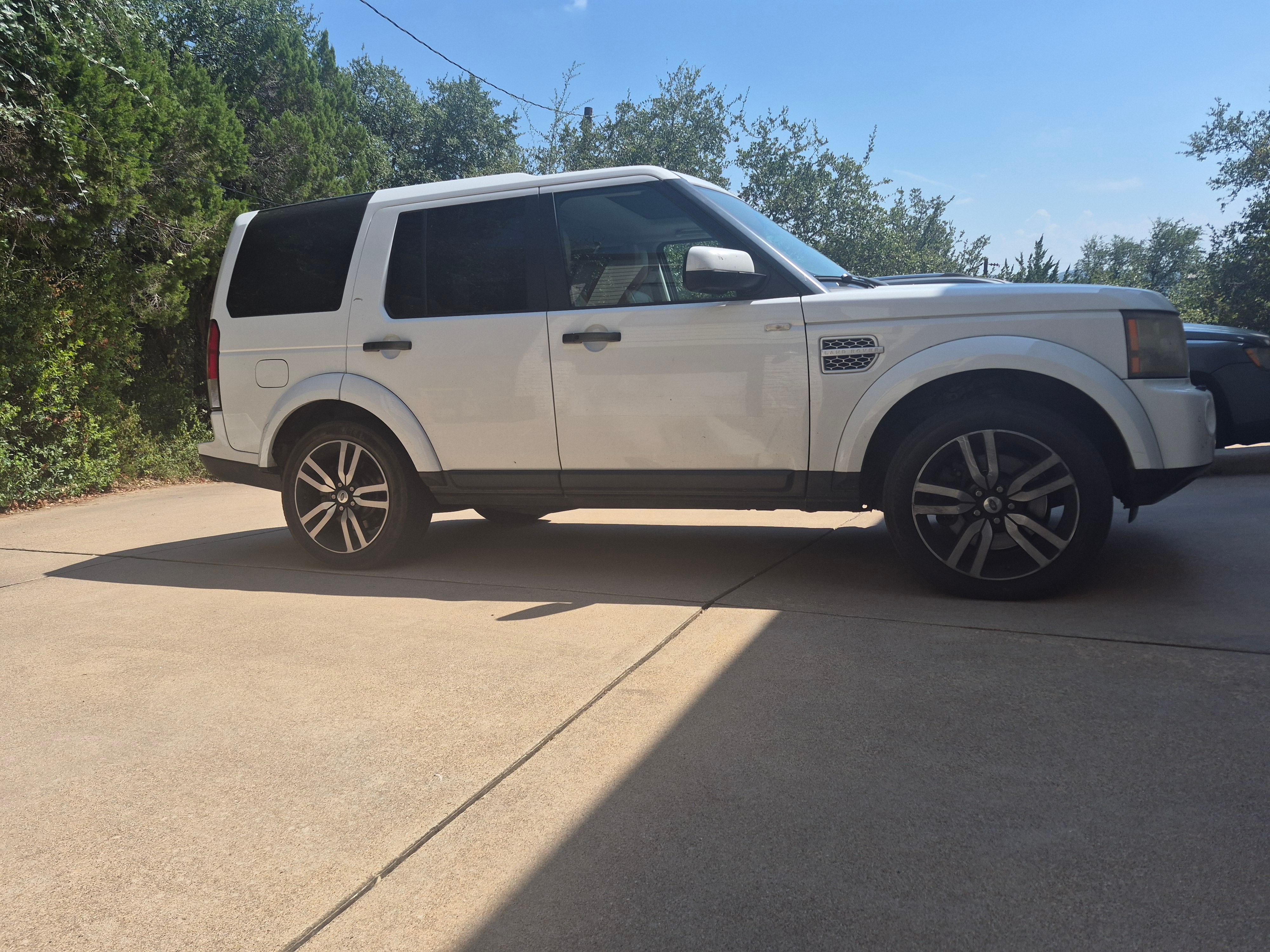 Used 2013 Land Rover LR4 HSE LUX w/ Luxury Pkg AWD/4WD image 2