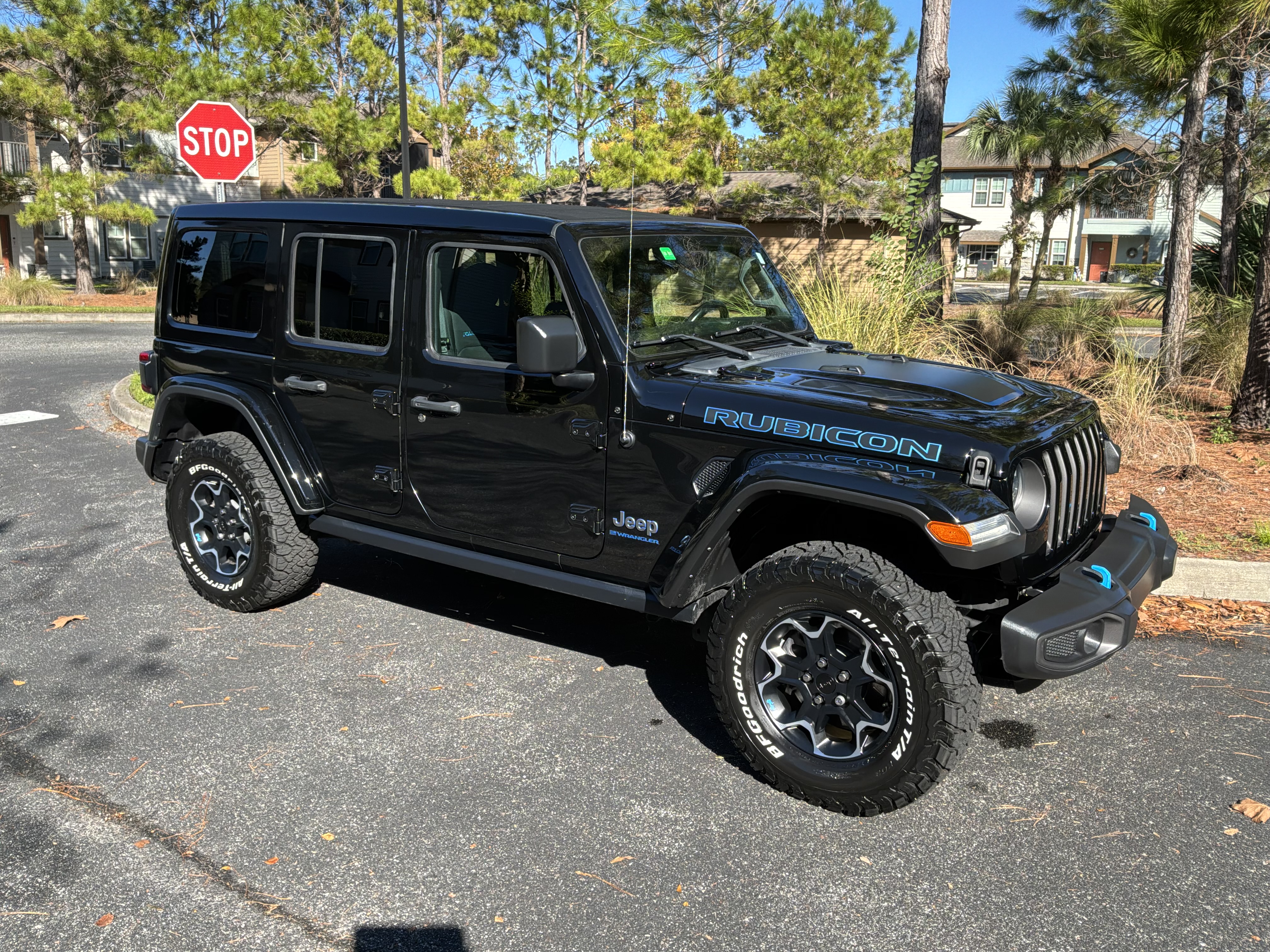 Used 2023 Jeep Wrangler Unlimited Rubicon 4xe w/ Safety Group AWD/4WD image 1