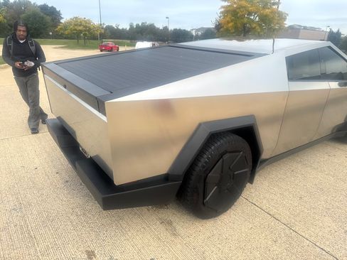 Used 2024 Tesla Cybertruck AWD Crew Cab image 13