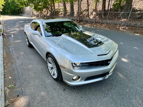 Used 2010 Chevrolet Camaro SS w/ RS Package RWD image 6