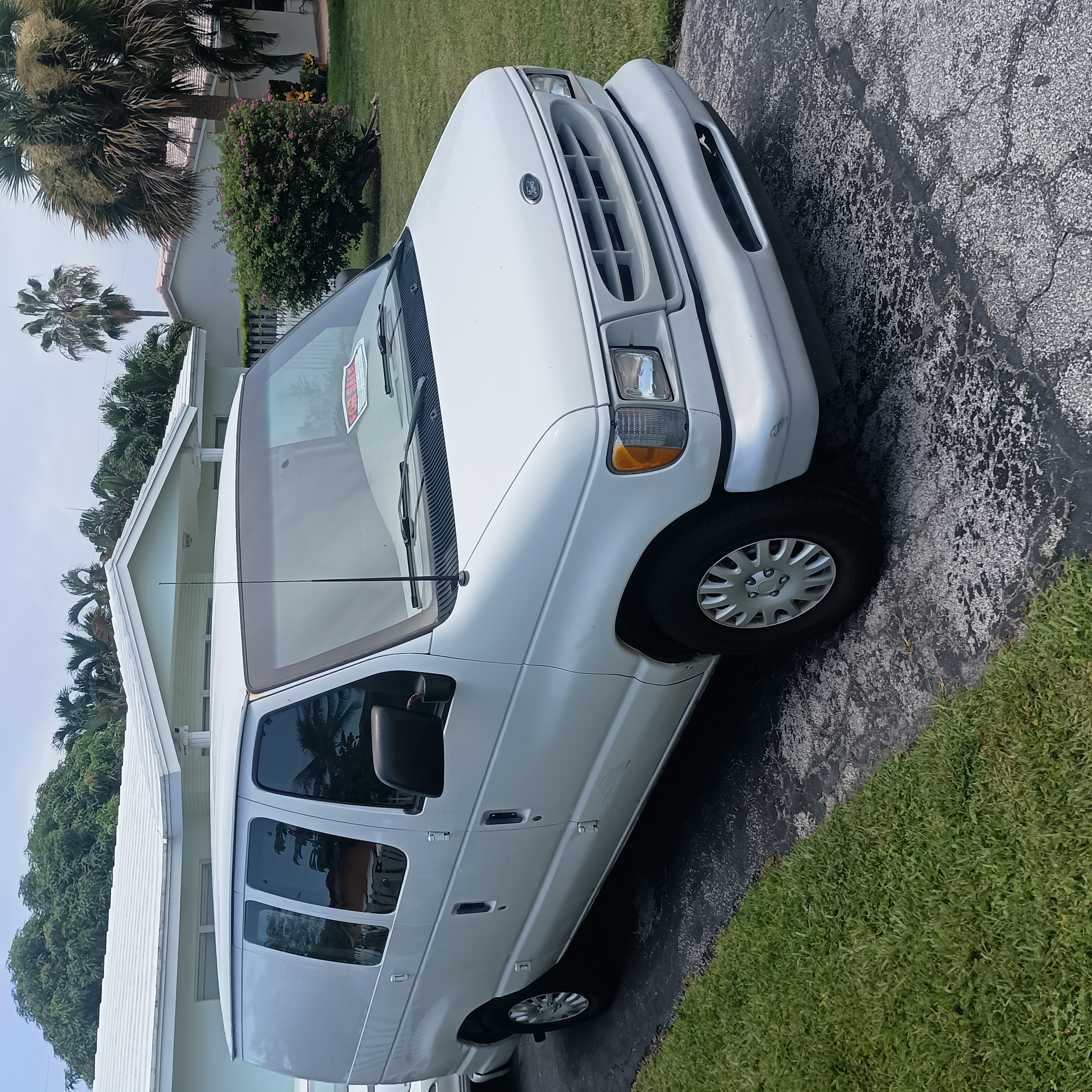 Used 2002 Ford E-150 and Econoline 150 RWD image 1