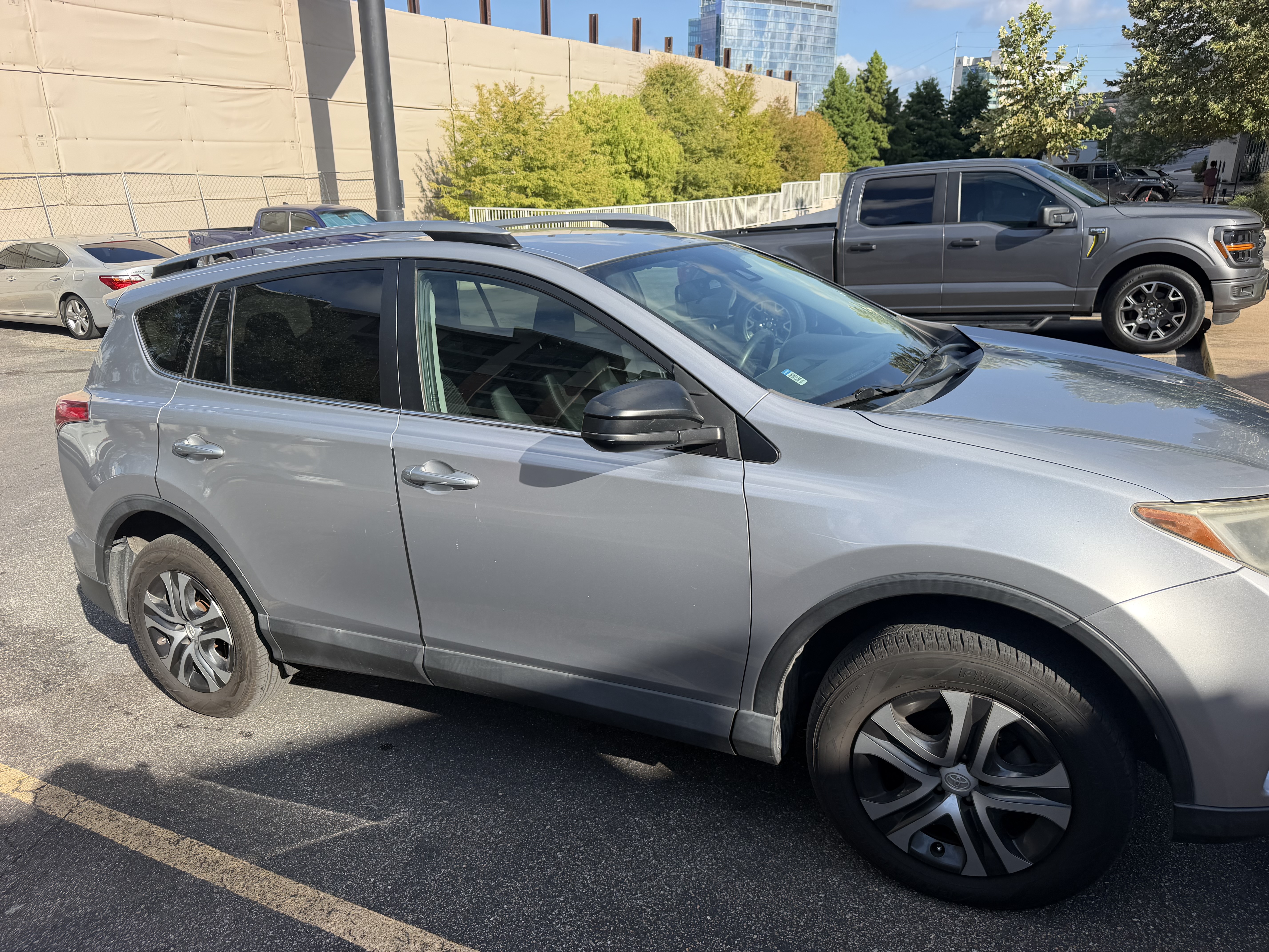 Used 2017 Toyota RAV4 LE FWD image 5