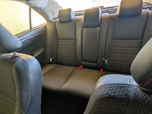 Used 2015 Toyota Camry SE image 2