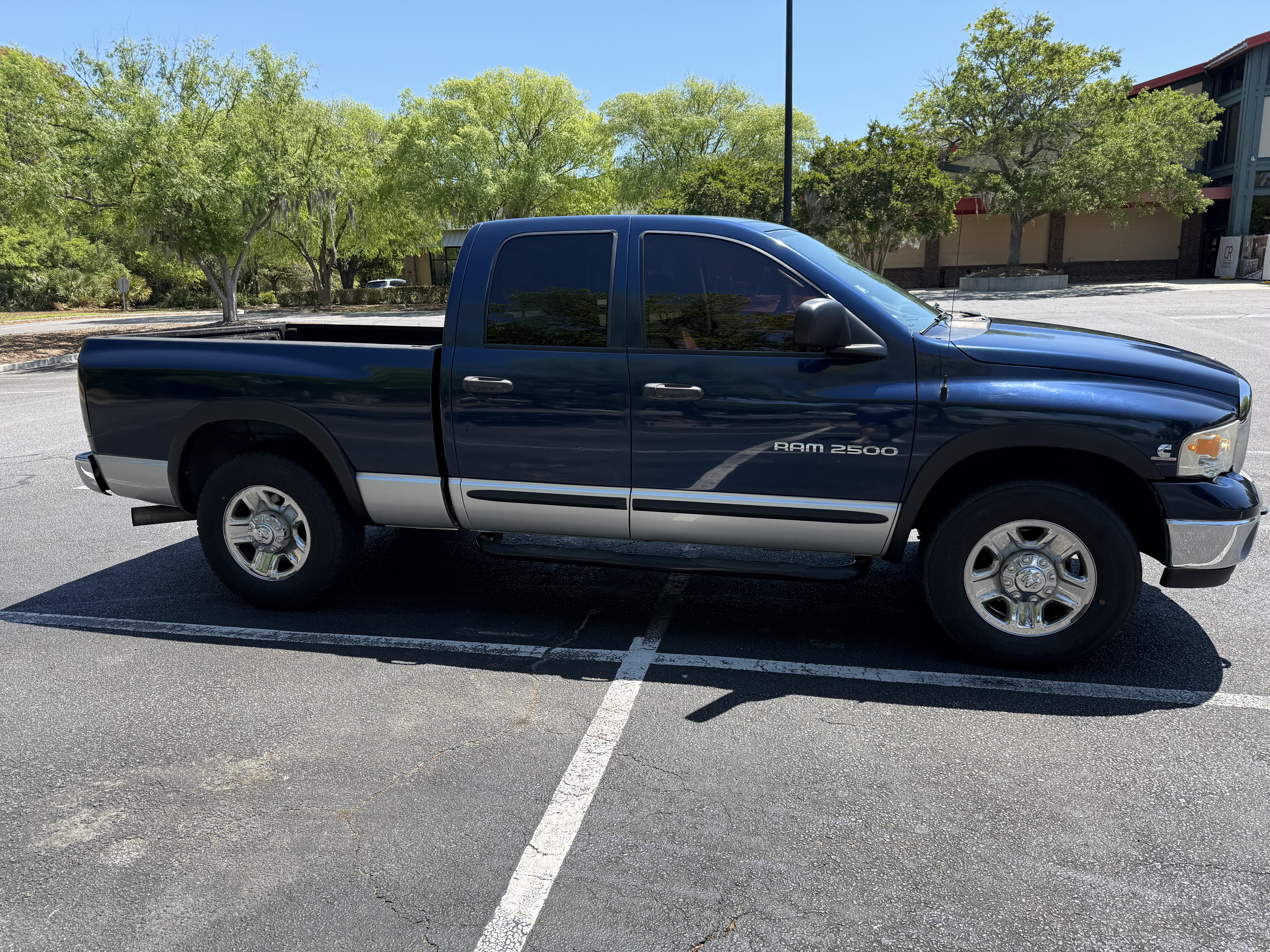 Used 2004 Dodge Ram 2500 Truck SLT w/ Trailer Tow Group RWD image 1