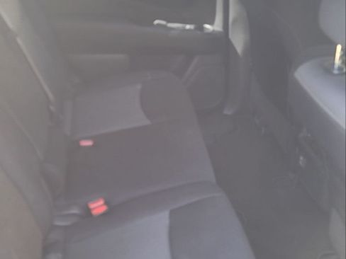 Used 2018 Nissan Pathfinder S image 10