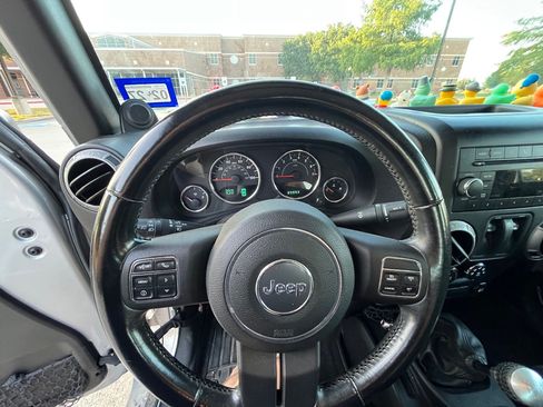 Used 2012 Jeep Wrangler Sport AWD/4WD image 17