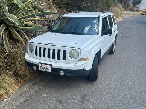 Used 2014 Jeep Patriot Sport FWD image 1