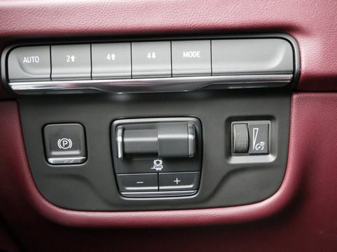 Used 2025 Cadillac Escalade ESV Sport w/ Touring Package image 10