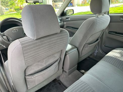 Used 2005 Toyota Camry LE FWD image 13