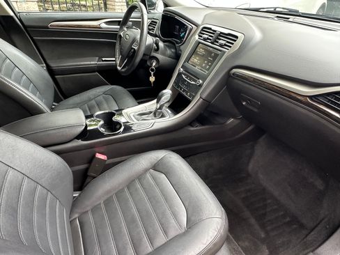Used 2014 Ford Fusion SE w/ Equipment Group 502A FWD image 24